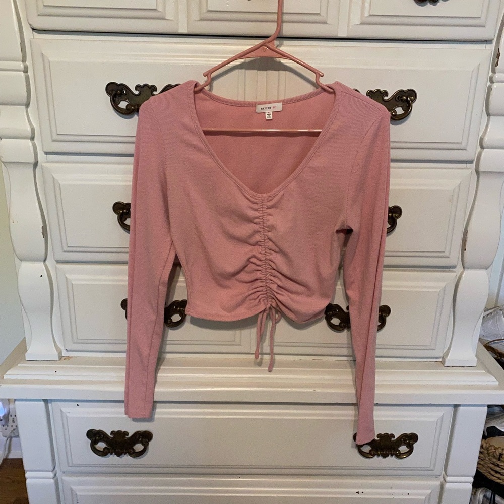 Cropped pink shirt